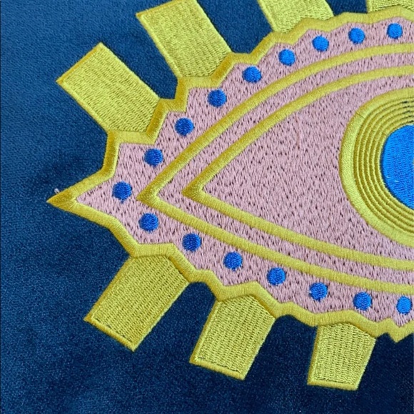 Decorative Pillow 🧿 - Picture 4 of 5